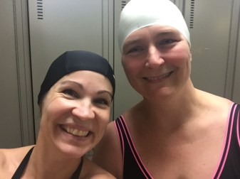 Caro et Val casque de bain